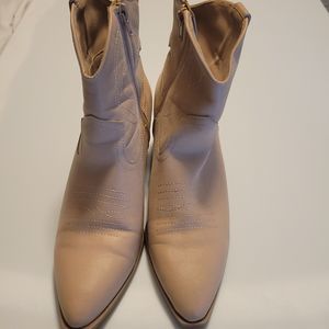 Mia Womens Block Heel Cream/Beige Pointed Toe Ankle Western Boots Zip Size 9M